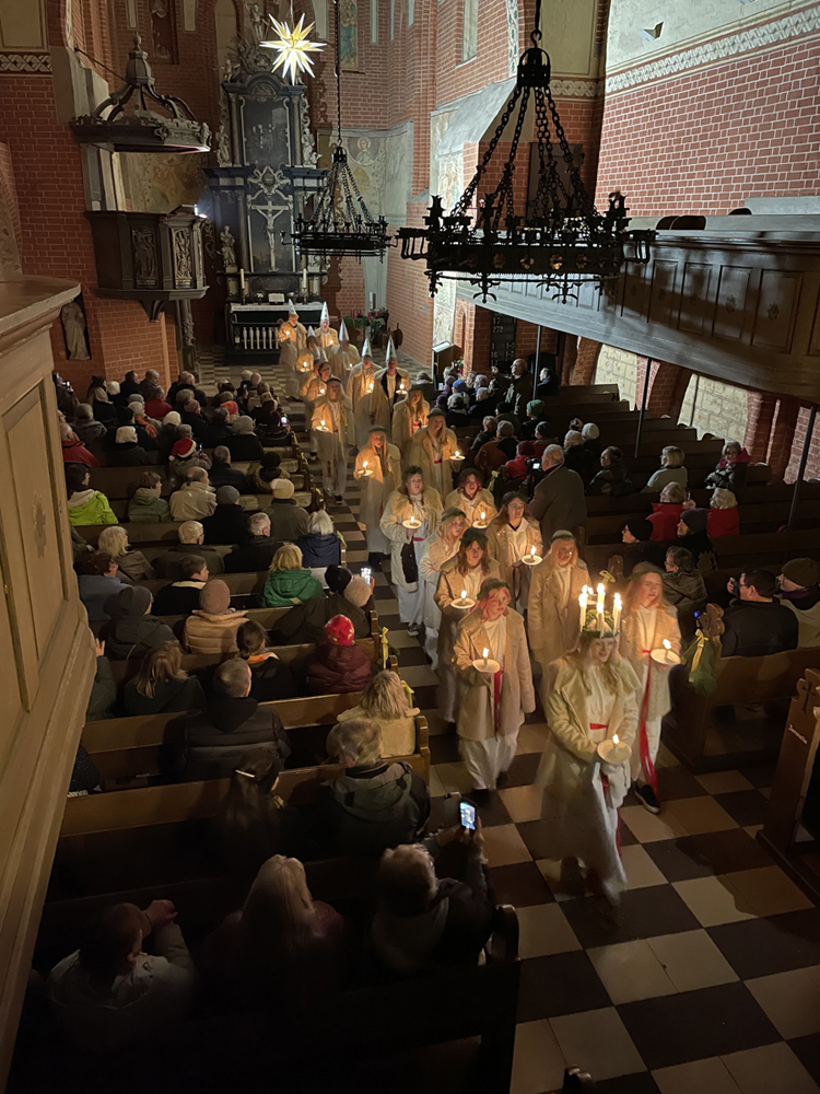 Der Lucia-Chor aus Schweden in der Ev.-Luth. Kirche Zarrentin. Foto: Frank Hermann